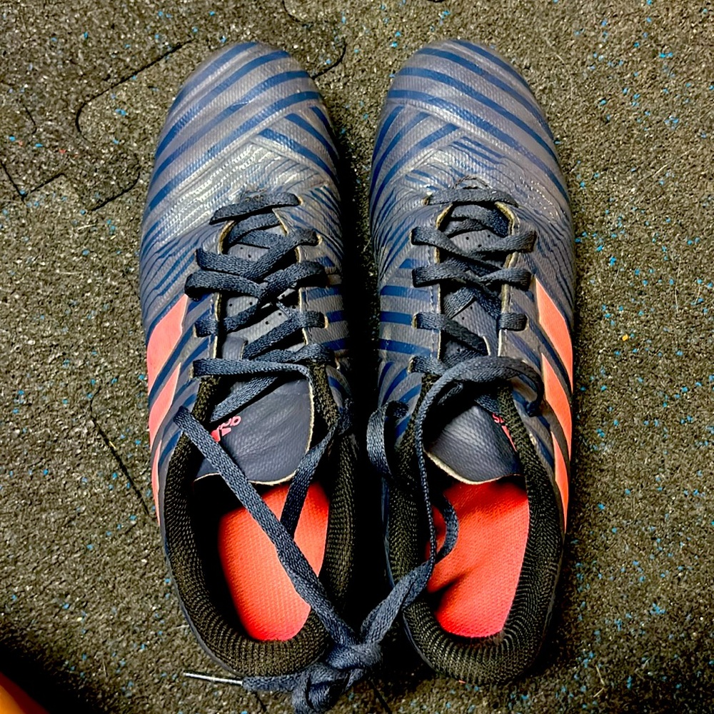 Adidas nemesis soccer cleats size 7
